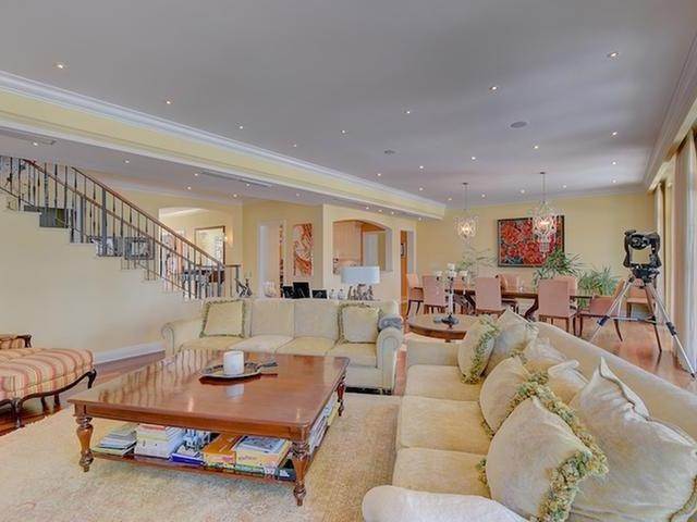 19. Single Family Homes for Sale at Ocean Club Estates, Paradise Island, Nassau and Paradise Island Bahamas