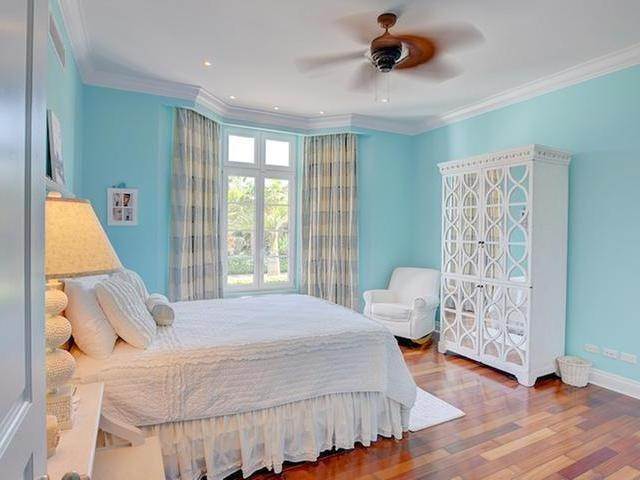 20. Single Family Homes for Sale at Ocean Club Estates, Paradise Island, Nassau and Paradise Island Bahamas
