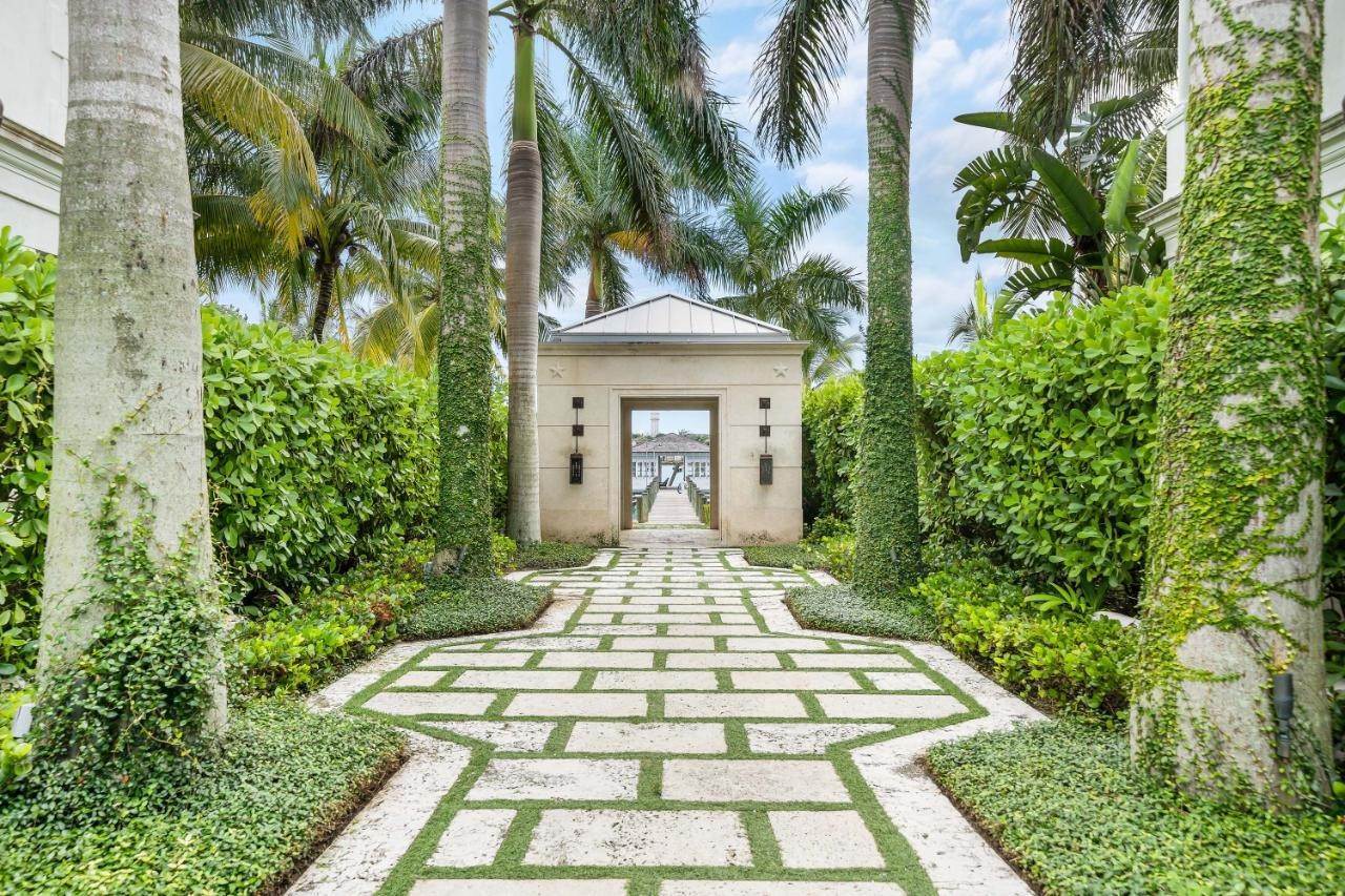 3. Single Family Homes for Sale at Paradise Island, Nassau and Paradise Island Bahamas