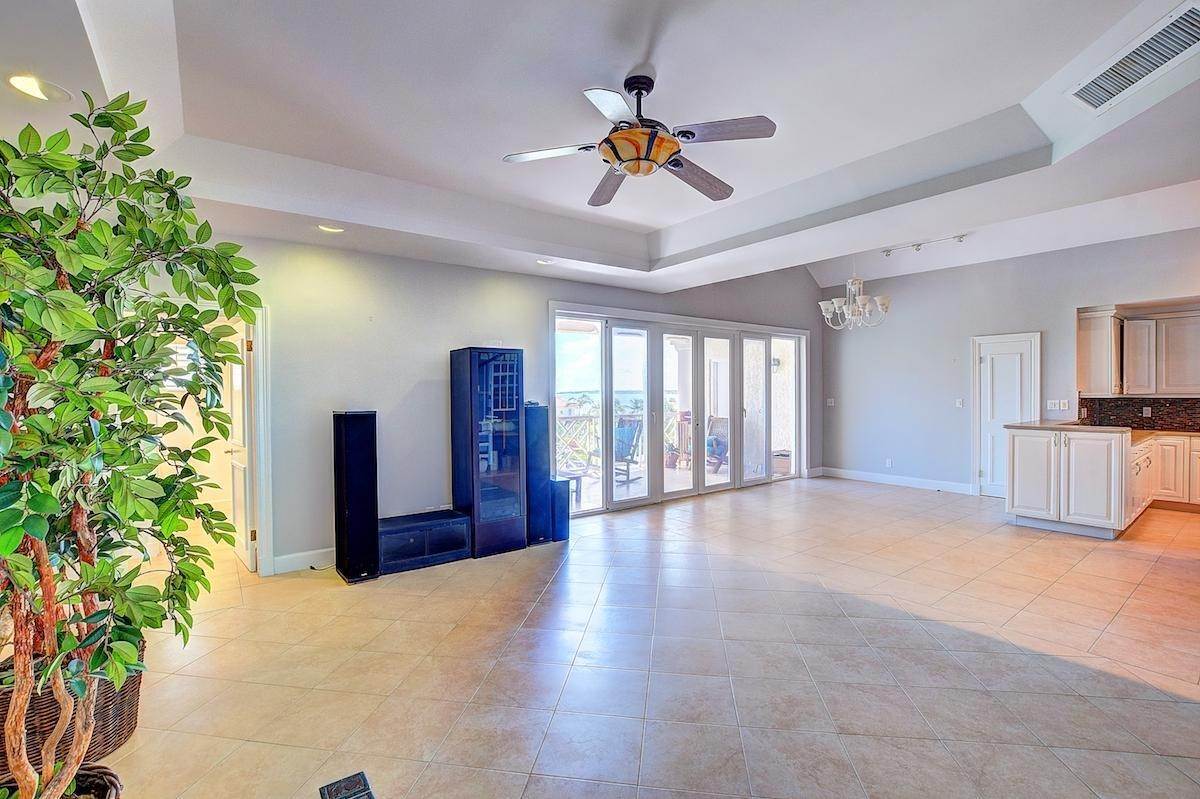 10. Condominiums for Sale at Harbour Breeze, Paradise Island, Nassau and Paradise Island Bahamas
