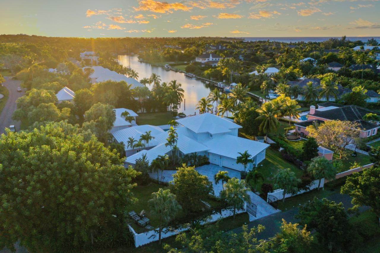 2. Single Family Homes for Sale at Lyford Cay, Nassau and Paradise Island Bahamas