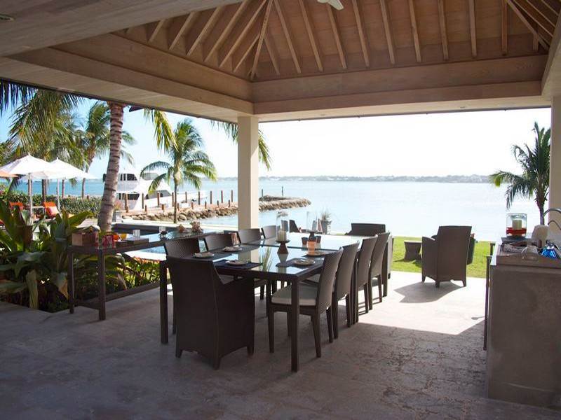 6. Single Family Homes for Sale at Ocean Club Estates Villa Ocean Club Estates, Paradise Island, Nassau and Paradise Island Bahamas
