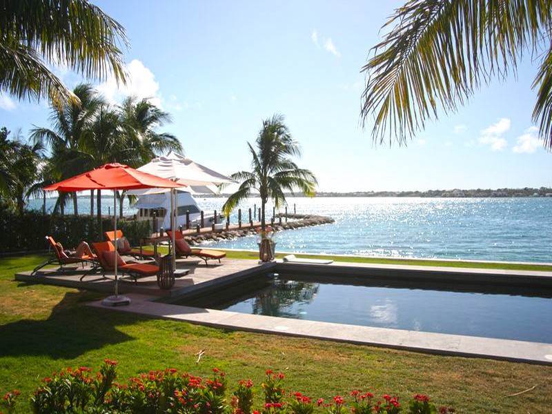 3. Single Family Homes for Sale at Ocean Club Estates Villa Ocean Club Estates, Paradise Island, Nassau and Paradise Island Bahamas
