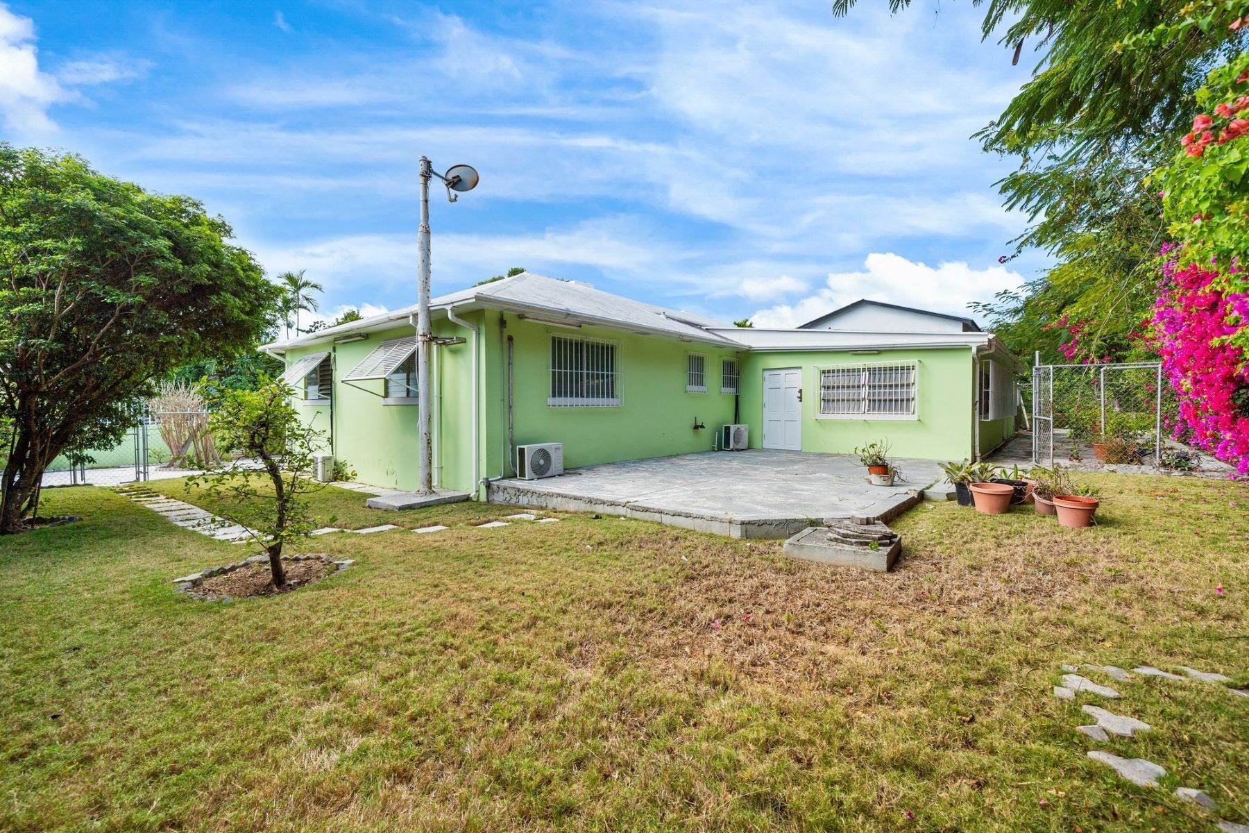 9. Single Family Homes for Sale at 49 Murphyville Road Palmdale, Nassau and Paradise Island Bahamas