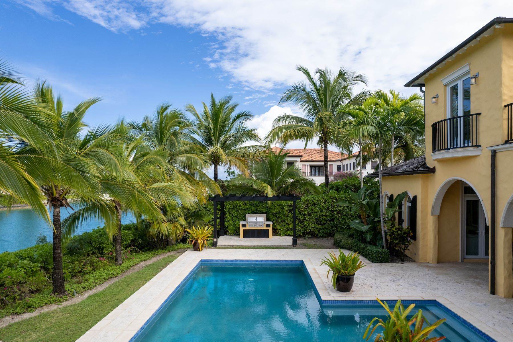 5. Single Family Homes for Sale at Amazonia House, Montagu Island Old Fort Bay, Nassau and Paradise Island Bahamas