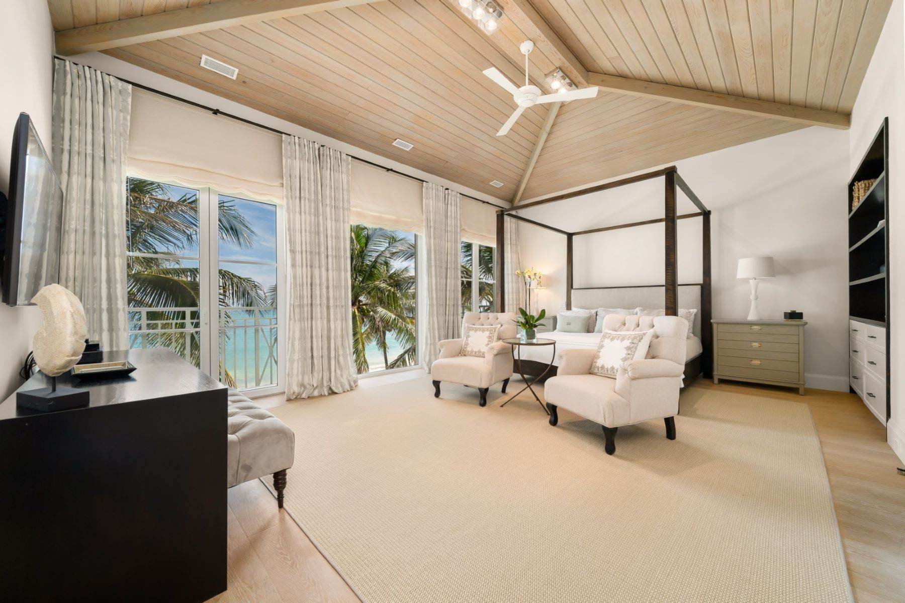 16. Single Family Homes for Sale at Beach House Villa 3 Paradise Island, Nassau and Paradise Island Bahamas