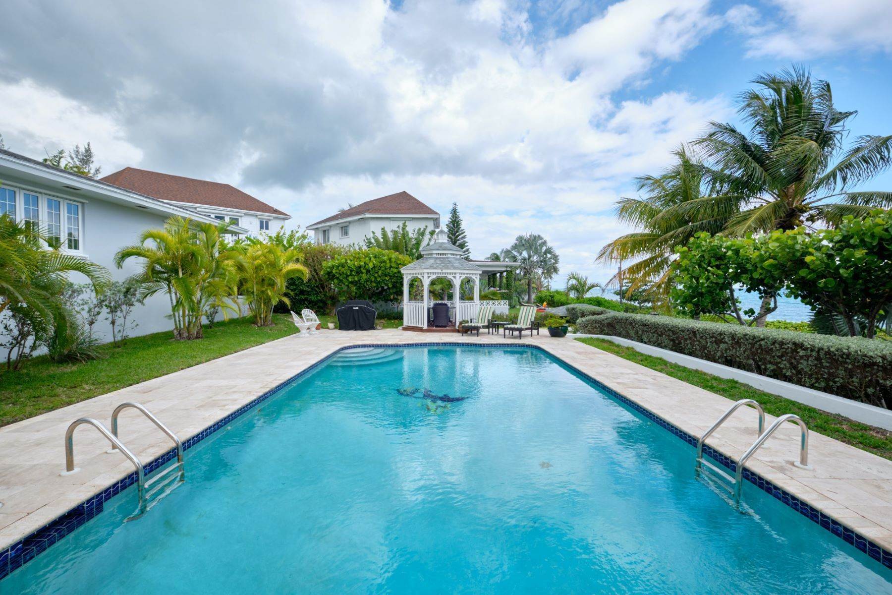 5. Single Family Homes for Sale at West Bay Street, Nassau and Paradise Island Bahamas