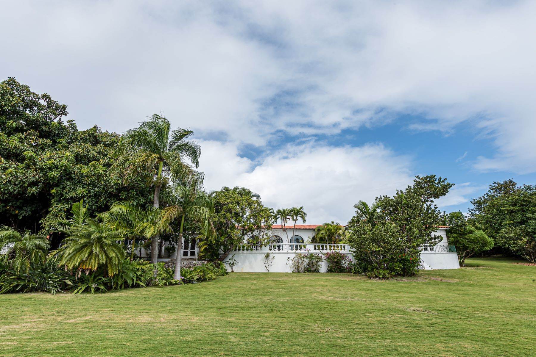 7. Single Family Homes for Sale at Sigrist House, Prospect Ridge Prospect Ridge, Nassau and Paradise Island Bahamas