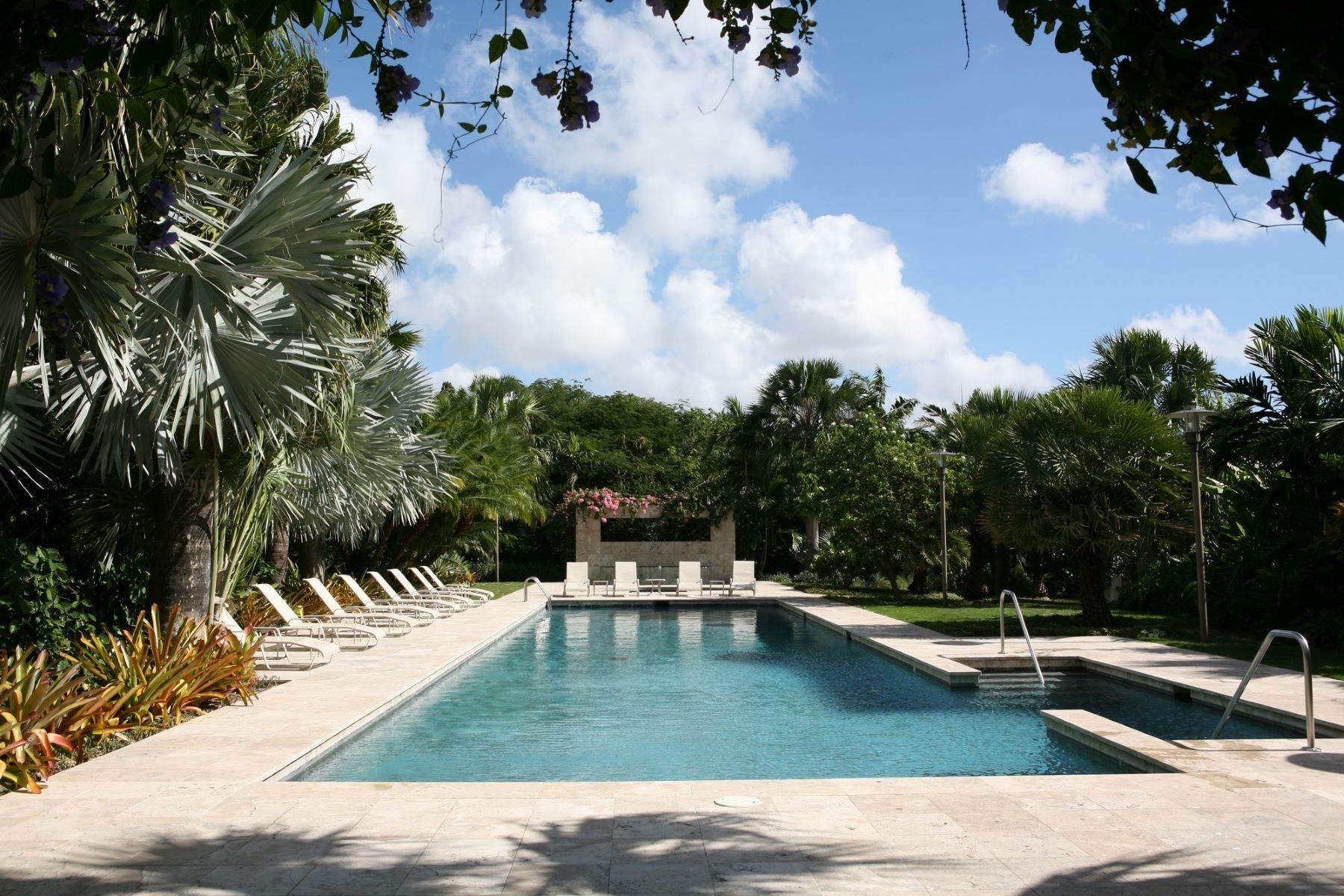 15. Condominiums for Sale at Lyford Cay, Nassau and Paradise Island Bahamas