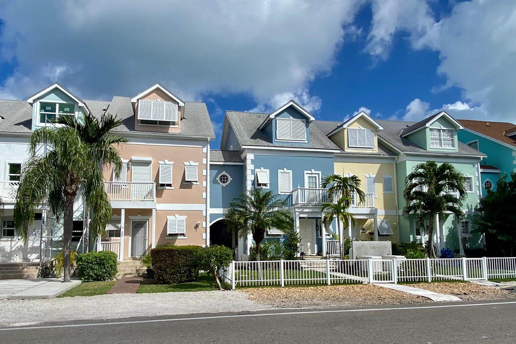 20. townhouses for Sale at Sandyport, Cable Beach, Nassau and Paradise Island Bahamas
