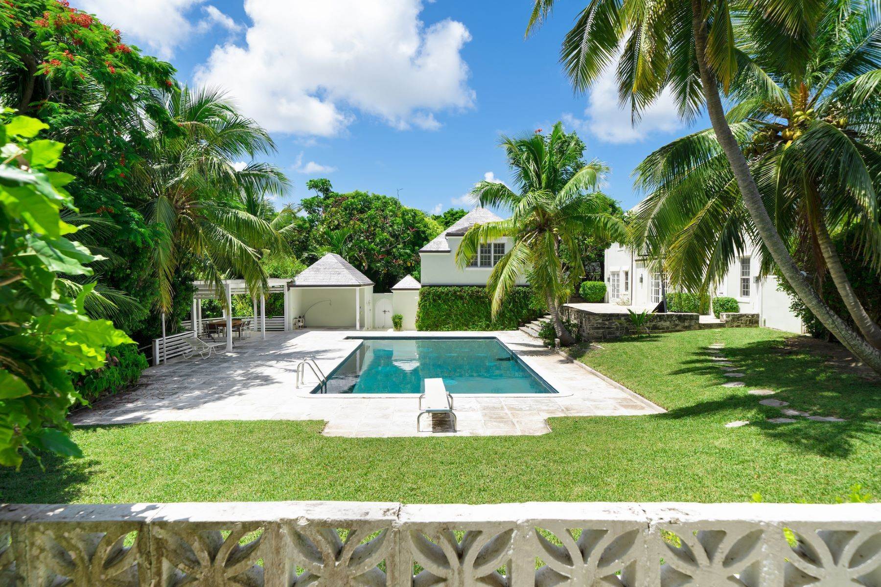 21. Single Family Homes at Eastern Road, Nassau and Paradise Island Bahamas