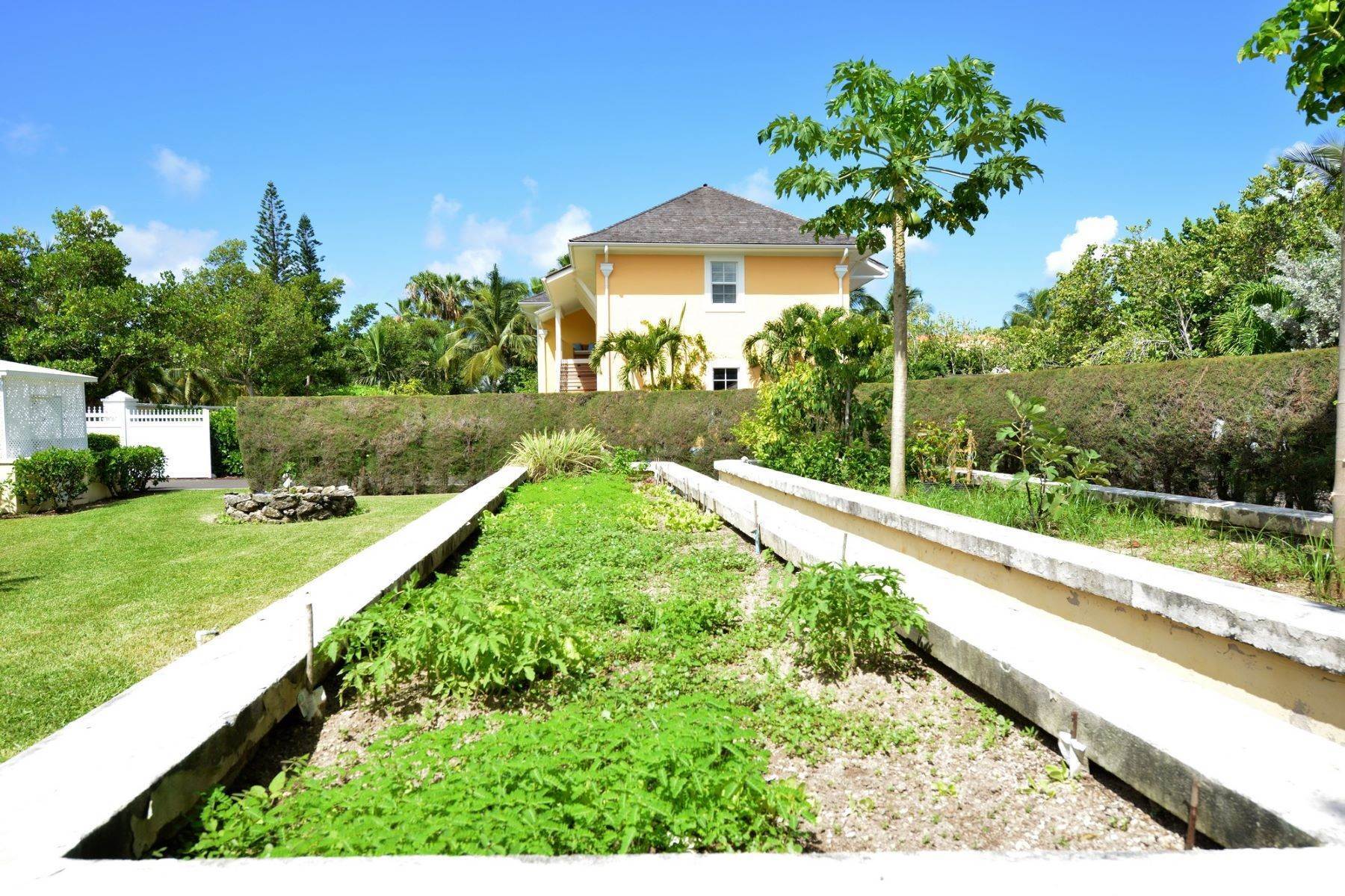33. Single Family Homes for Sale at Lyford Cay, Nassau and Paradise Island Bahamas