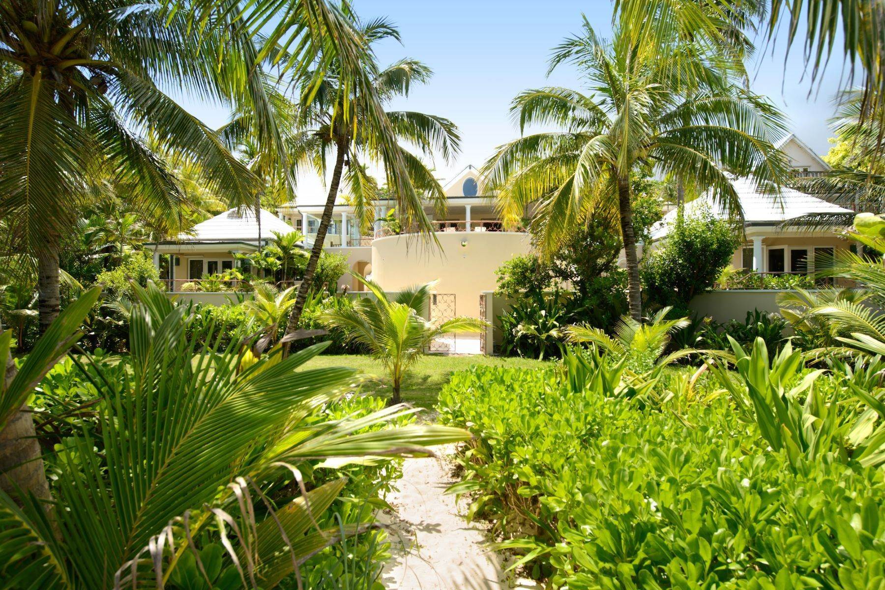 Single Family Homes at Old Fort Bay, Nassau and Paradise Island Bahamas