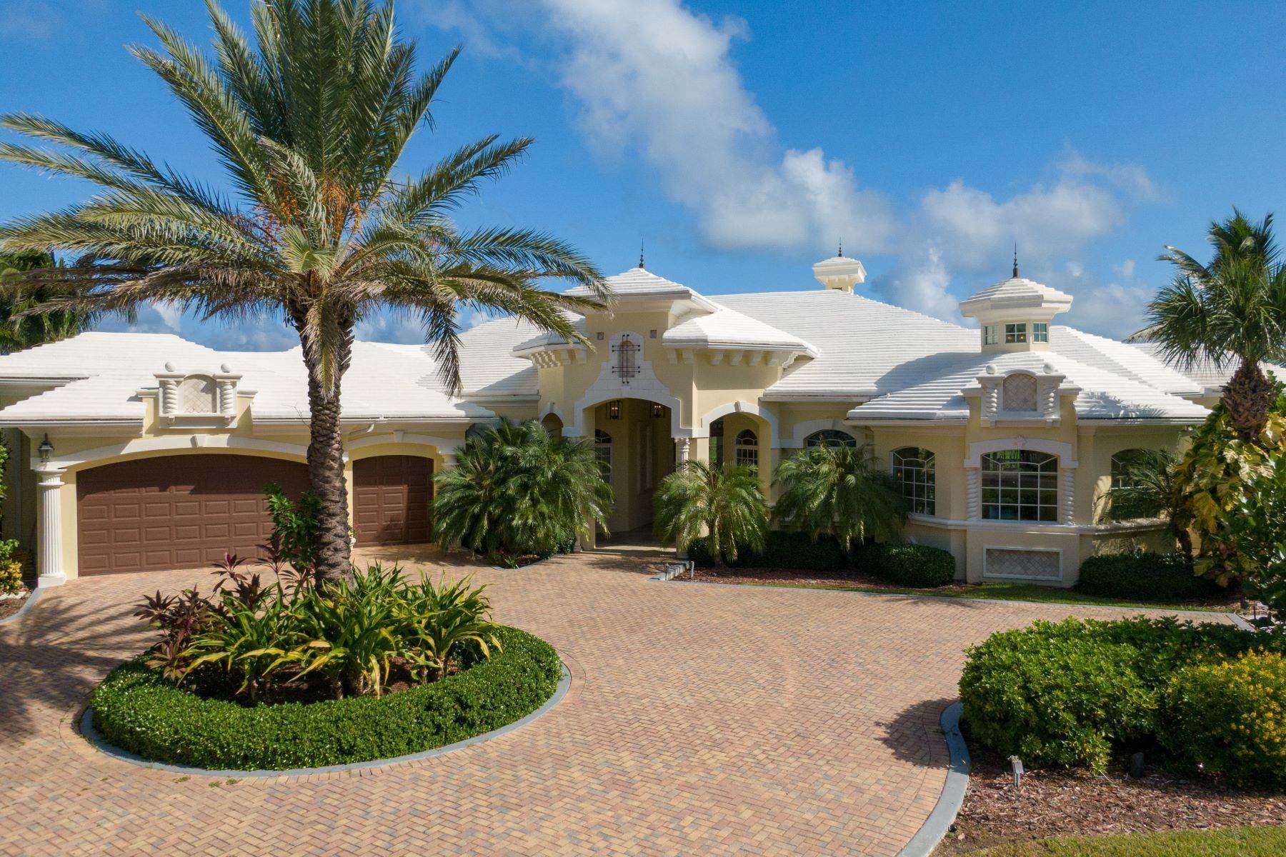 3. Single Family Homes for Sale at Ocean Club Estates, Paradise Island, Nassau and Paradise Island Bahamas