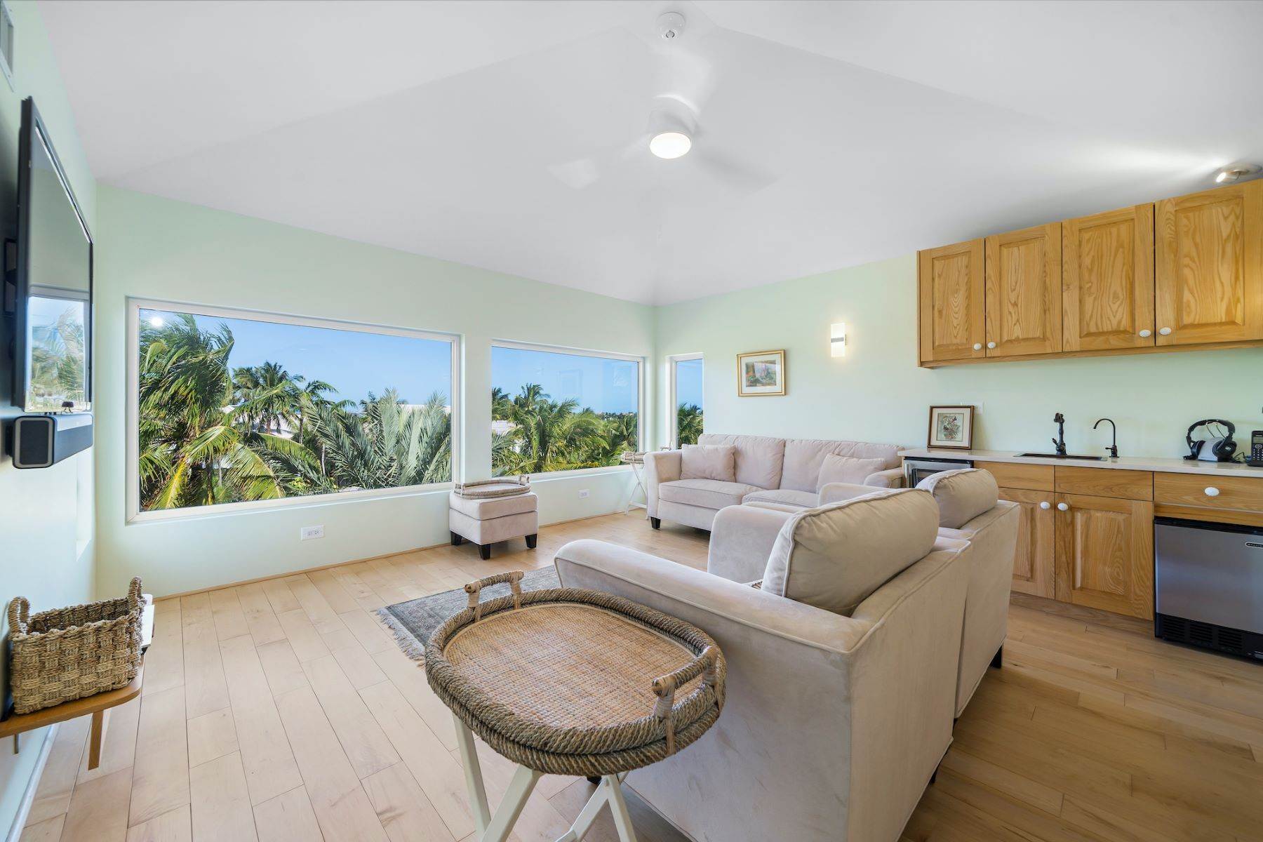 27. Single Family Homes for Sale at Positano, Ocean Club Estates Ocean Club Estates, Paradise Island, Nassau and Paradise Island Bahamas