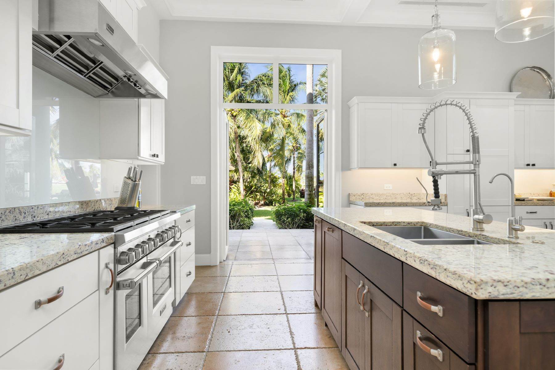 7. Single Family Homes for Sale at Verandah House Ocean Club Estates, Paradise Island, Nassau and Paradise Island Bahamas