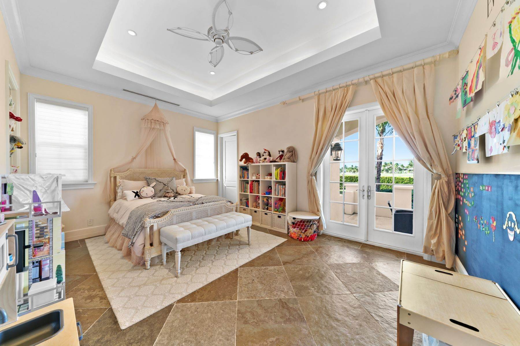 27. Single Family Homes for Sale at Ocean Club Estates, Paradise Island, Nassau and Paradise Island Bahamas