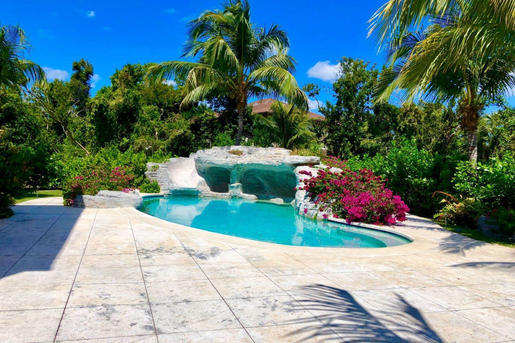 14. Single Family Homes for Sale at Charlotteville, Nassau and Paradise Island Bahamas